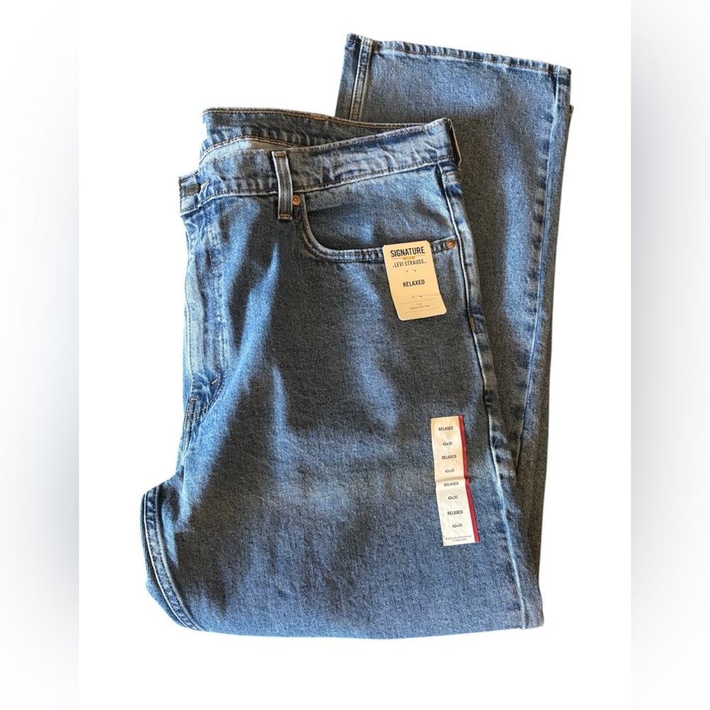 Signature by Levi Strauss Men's Relaxed Jeans - Light Blue Wash